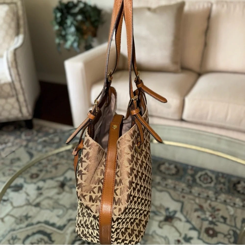 Michael Kors Jet Set Jacquard Tote Bag